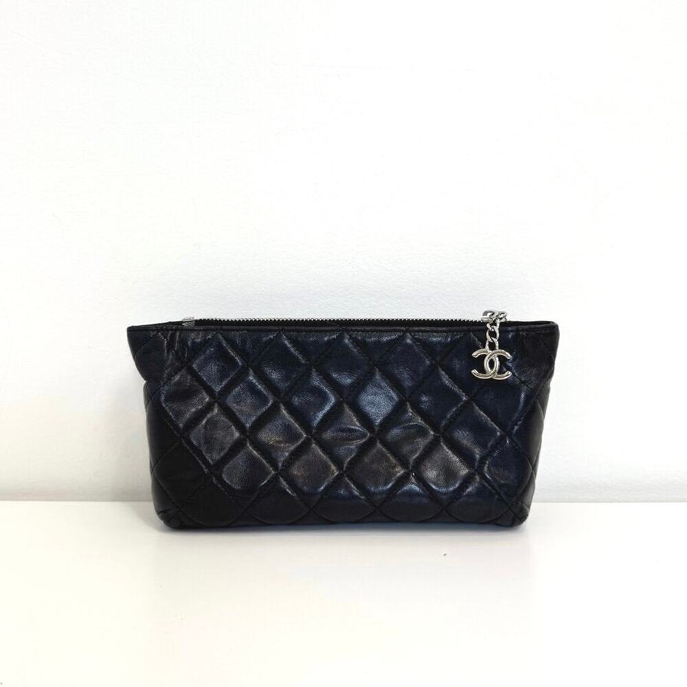 CHANEL Quilted Black Lambskin Cosmetic Pouch CC Silver Logo Zip Leather Clutch